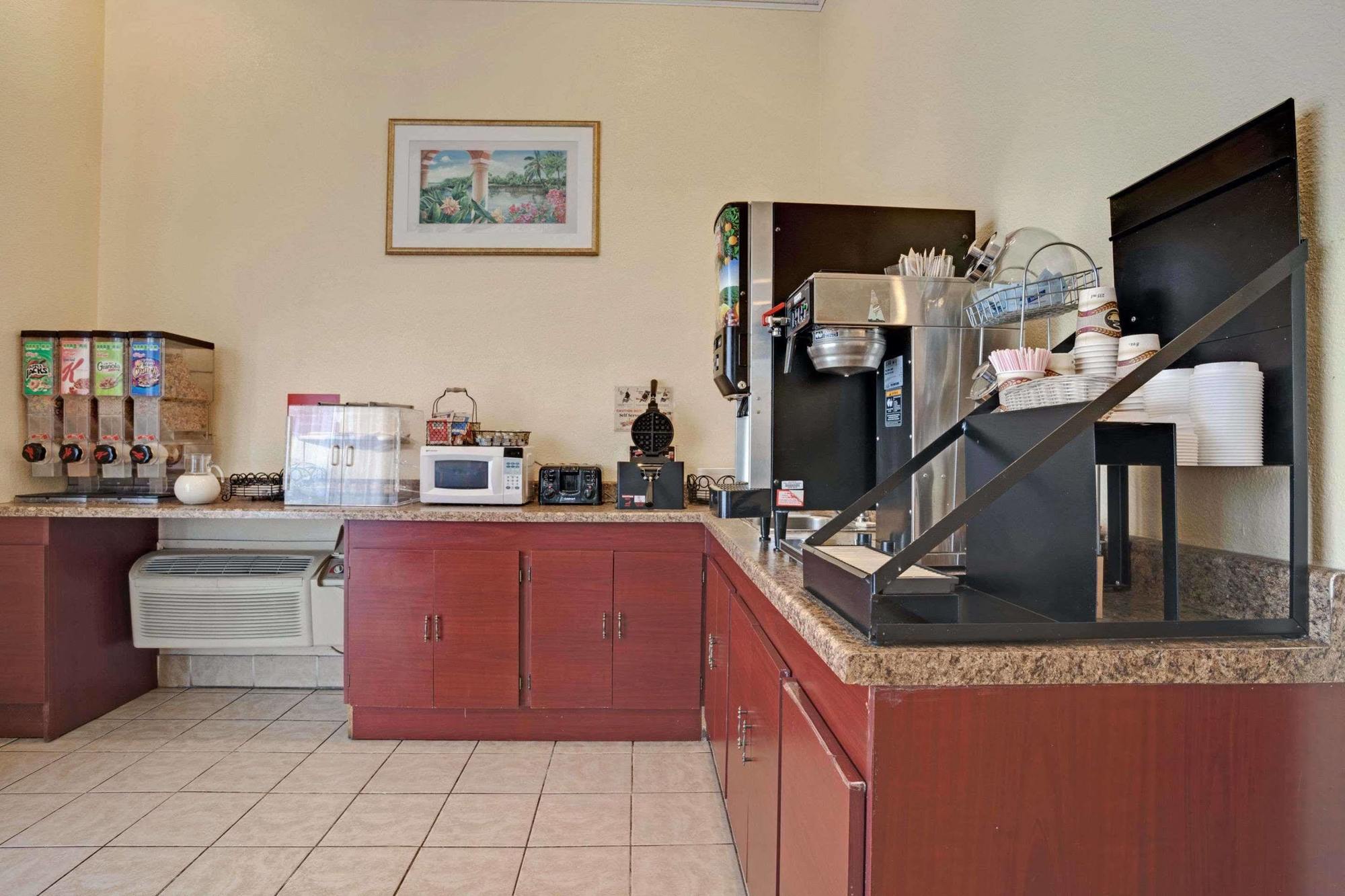 Econo Lodge Kent Exteriör bild