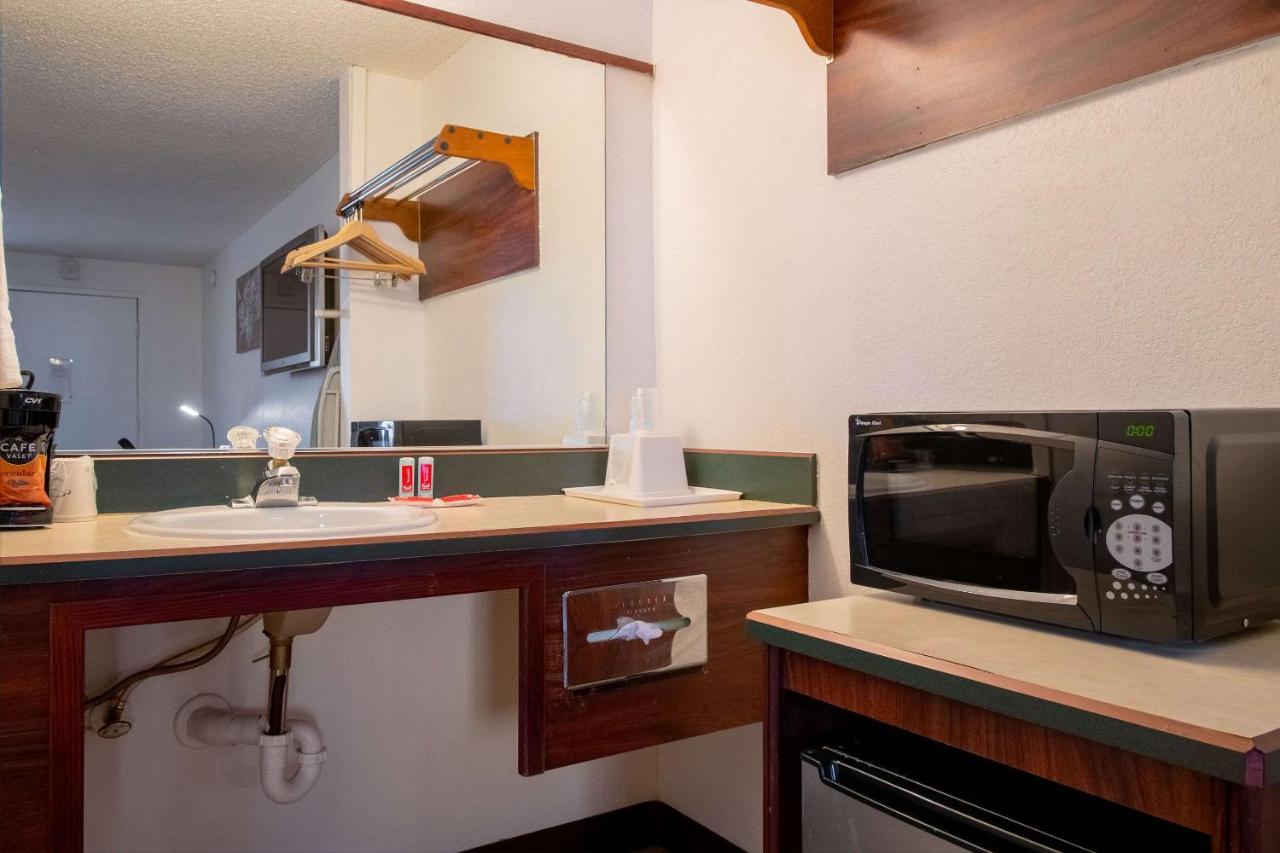 Econo Lodge Kent Exteriör bild